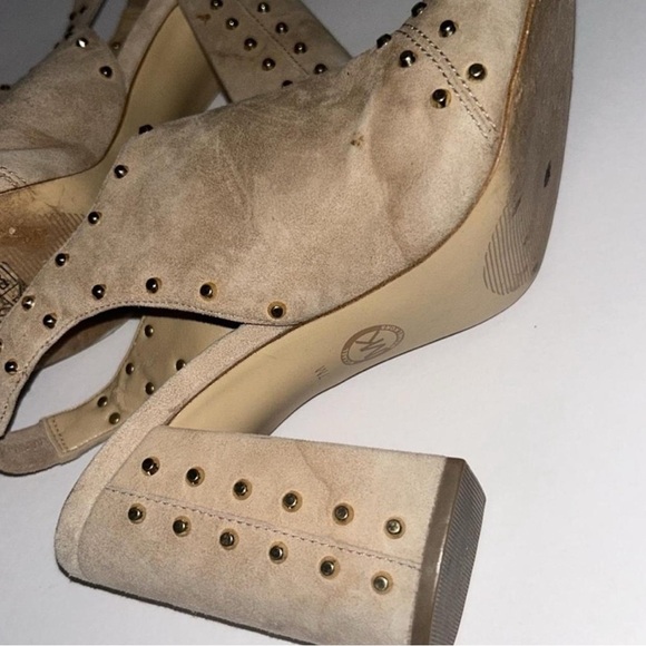 Michael Kors Tan Slingback Heels with Block Heel - Picture 2 of 7